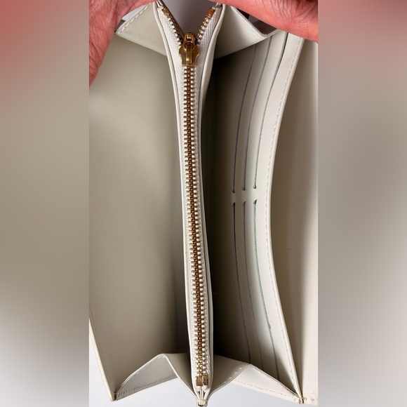 Louis Vuitton Ivory Vernis Sarah Wallet - Picture 15 of 16
